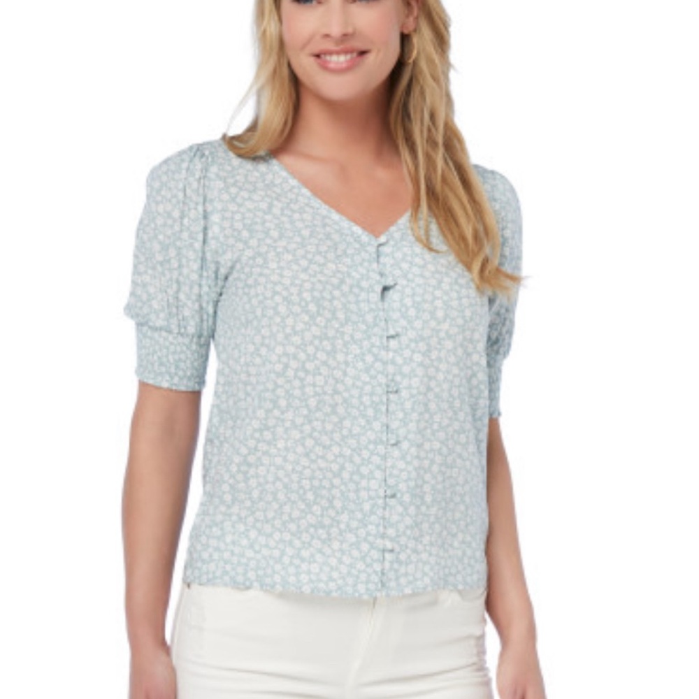 Cozy Co v-neck, button-down floral top